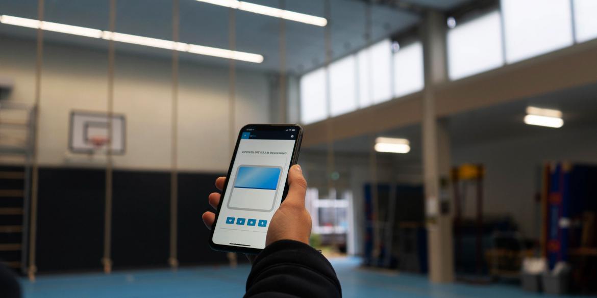 Teleflex, C20, Teleflex C20, TOPP C20, C20 elektrische raambediening, elektrische raamopener, elektrische raamopener teleflex, elektrische raambediening teleflex, natuurlijke ventilatie oplossing, gezond binnenklimaat, amerflex, ramen bedienbaar smartphone, ramen bedienbaar app, ramen openen app, ramen openen smartphone