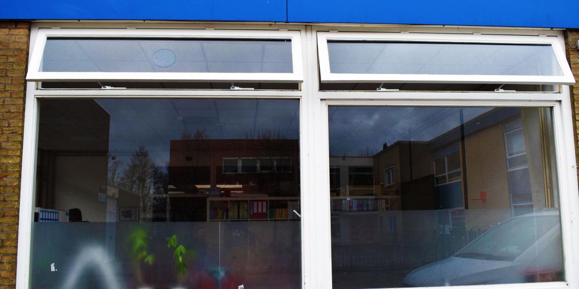 Teleflex, Teleflex Mechanische raambediening, Mechanische raambediening, Mechanische raamopener, natuurlijke ventilatie, Teleflex clearline, raambediening uitzetraam, raambediening binnenvalraam, bovenraamsluiting, bovenraamsluiting Teleflex, bovenraam bedienbaar maken