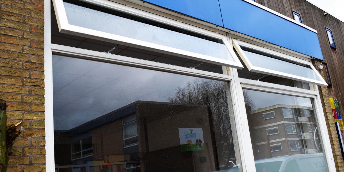 Teleflex, Teleflex Mechanische raambediening, Mechanische raambediening, Mechanische raamopener, natuurlijke ventilatie, Teleflex clearline, raambediening uitzetraam, raambediening binnenvalraam, bovenraamsluiting, bovenraamsluiting Teleflex, bovenraam bedienbaar maken